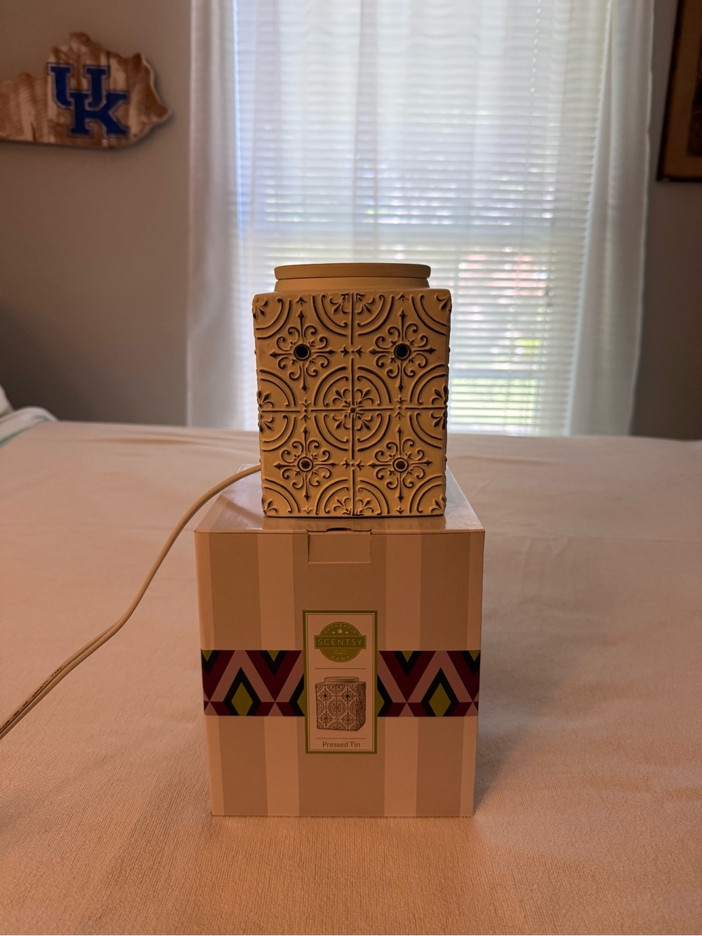 Scentsy Cream Pressed Tin Electric Warmer